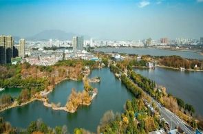 尴尬 纪念堂