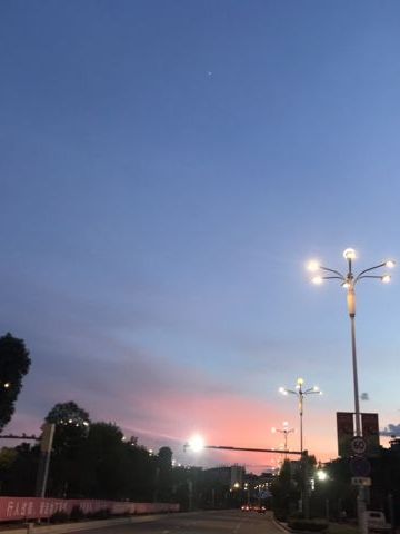 某某 纪念堂