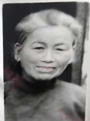 母亲（解成芳） 纪念堂